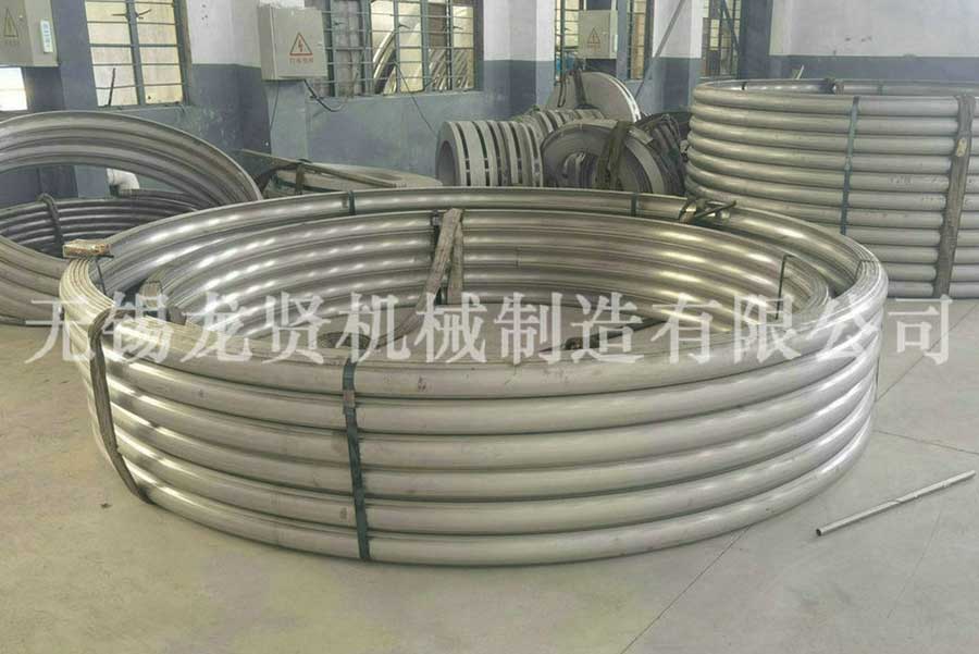 高速公路上的半圓管！